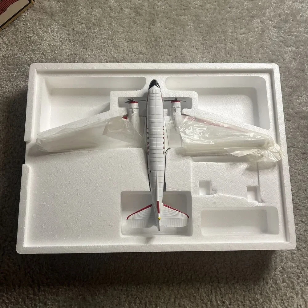 Ertl 2003 Wings of Texaco Gooney Bird Douglas DC-3C 11th Series - Wheel Broken
